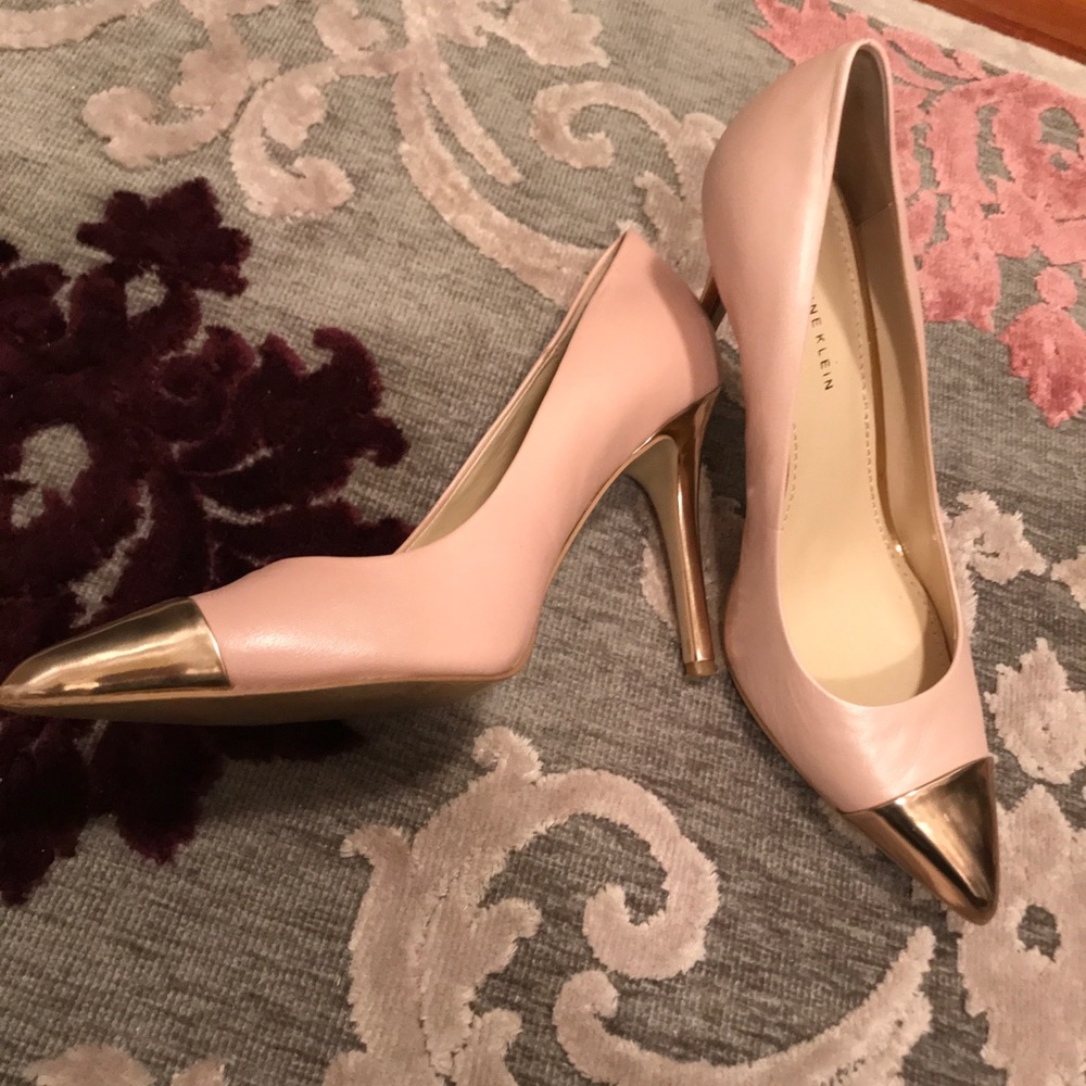 Pink Anne Klein pumps w/ gold heels!